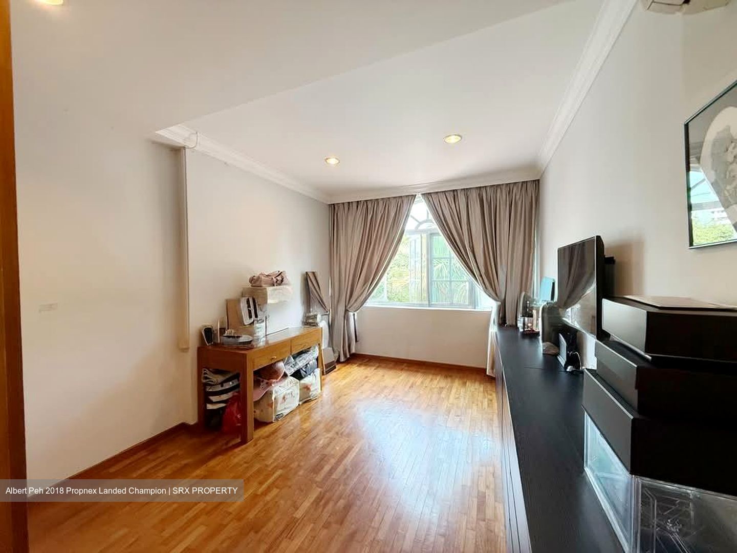 Mayflower Gardens (D20), Terrace #568077171